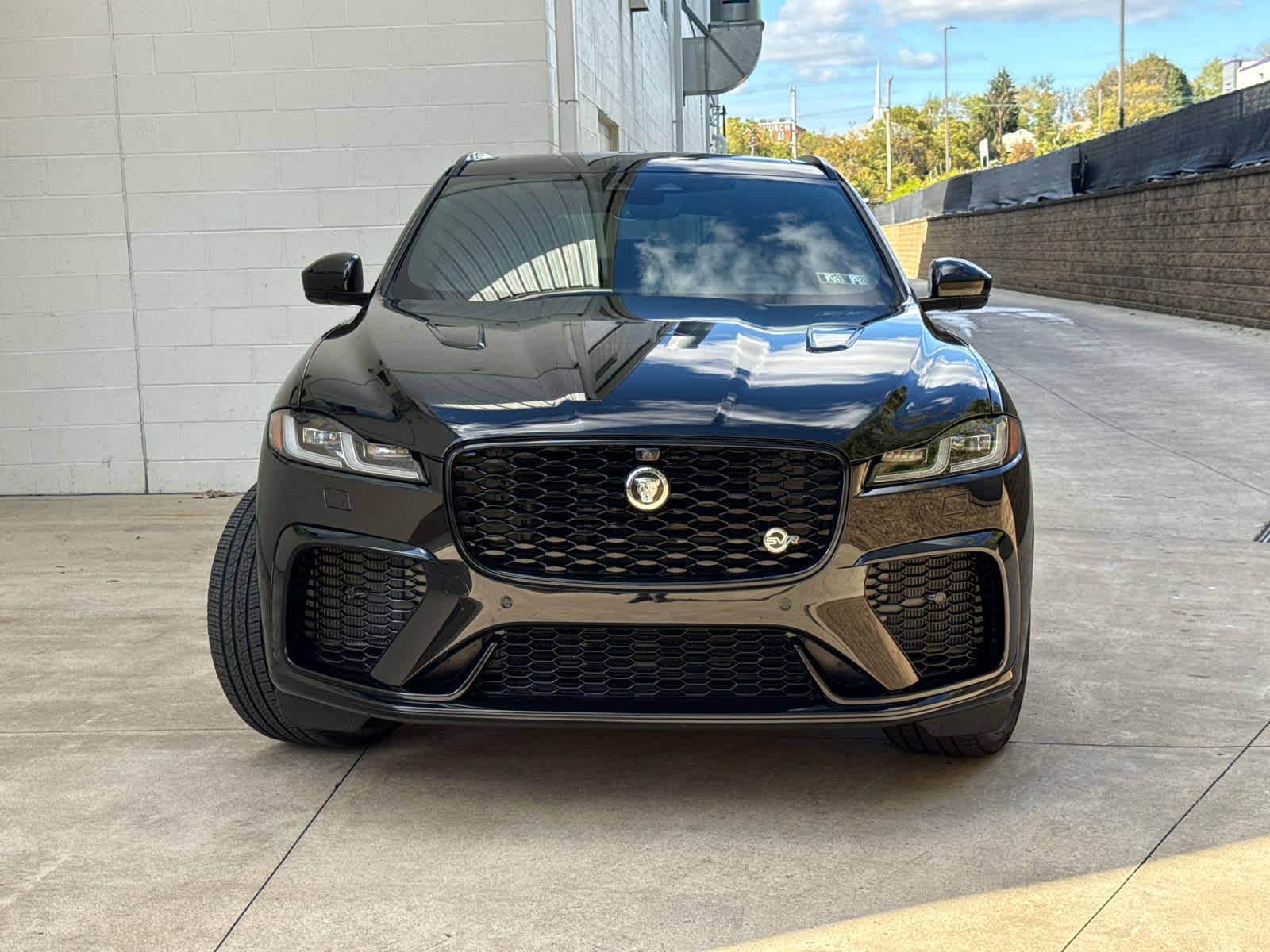 2025 Jaguar F-PACE SVR photo 2
