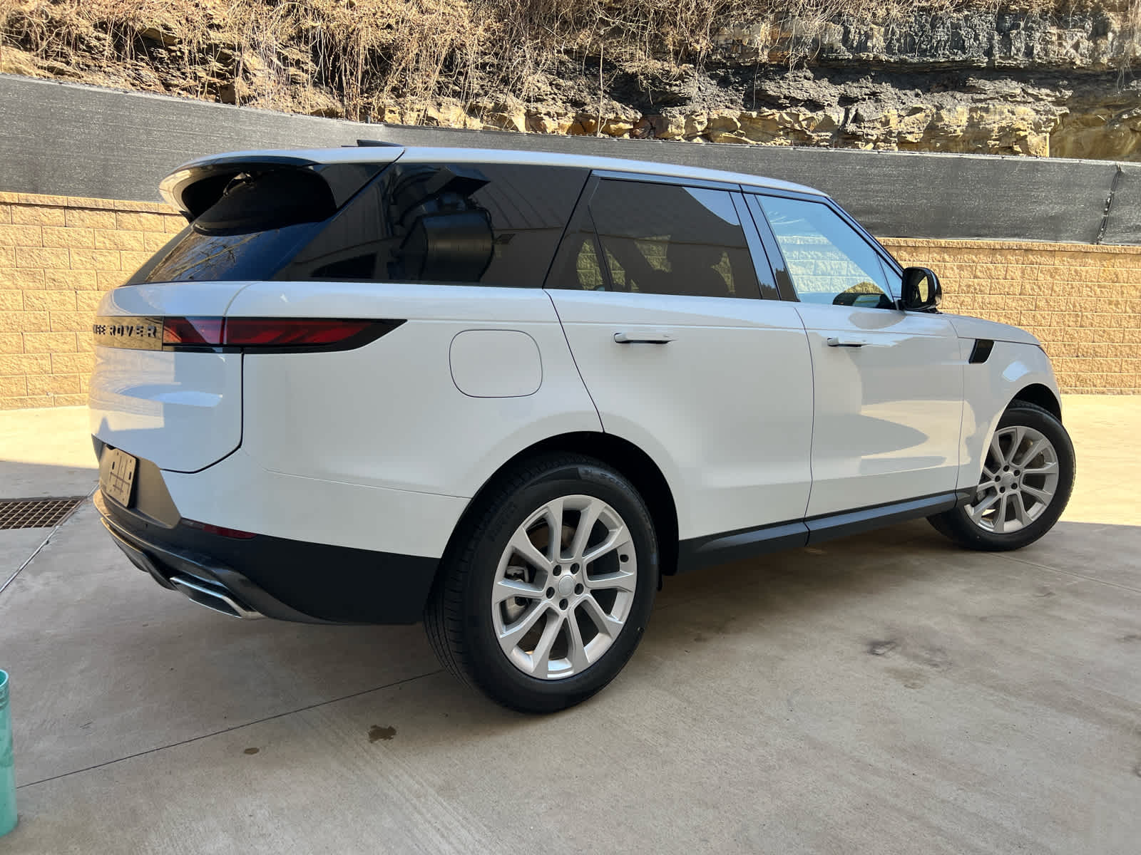 2025 Land Rover Range Rover Sport P360 S photo 3