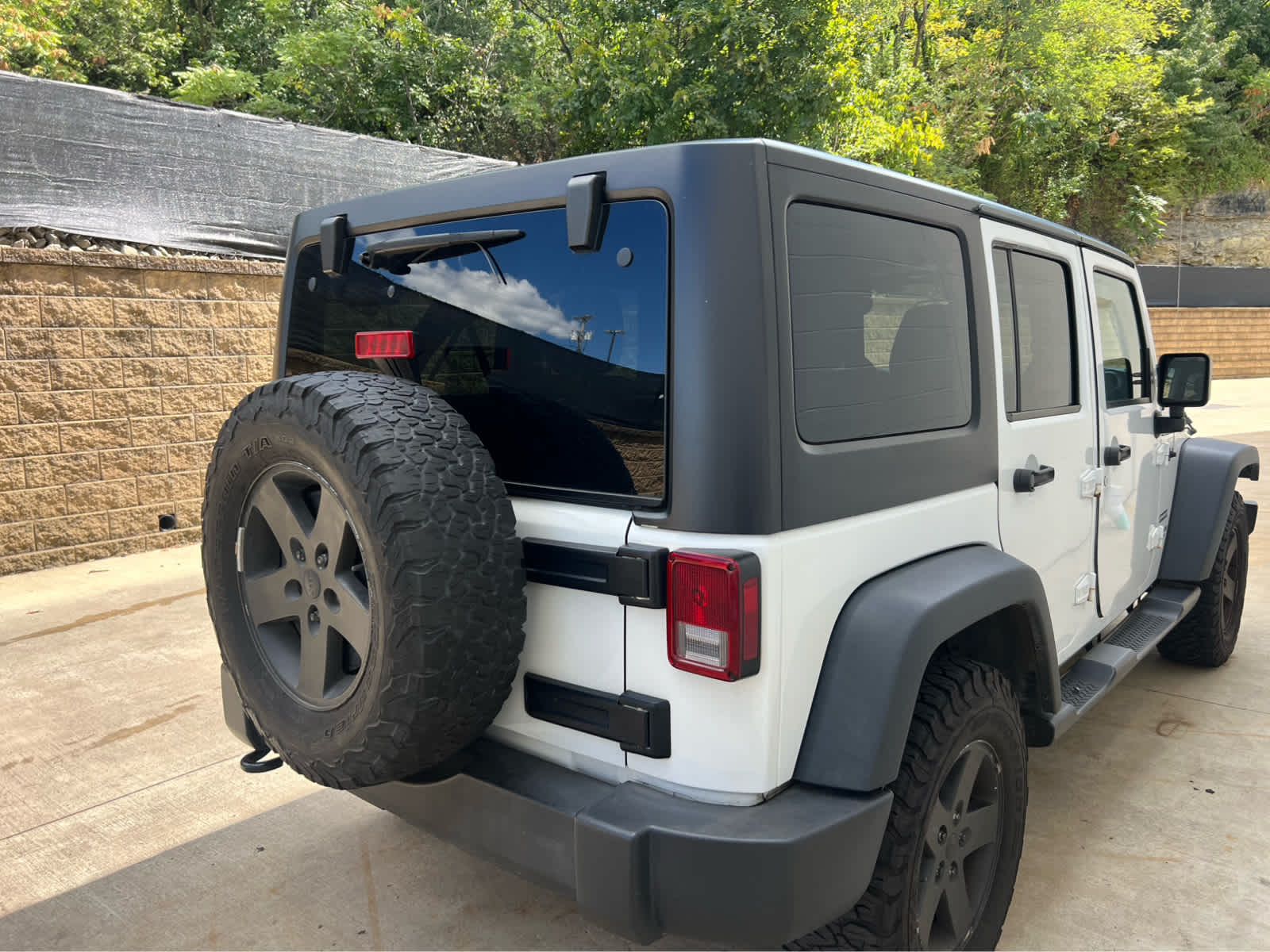 2017 Jeep Wrangler Unlimited Sport photo 2