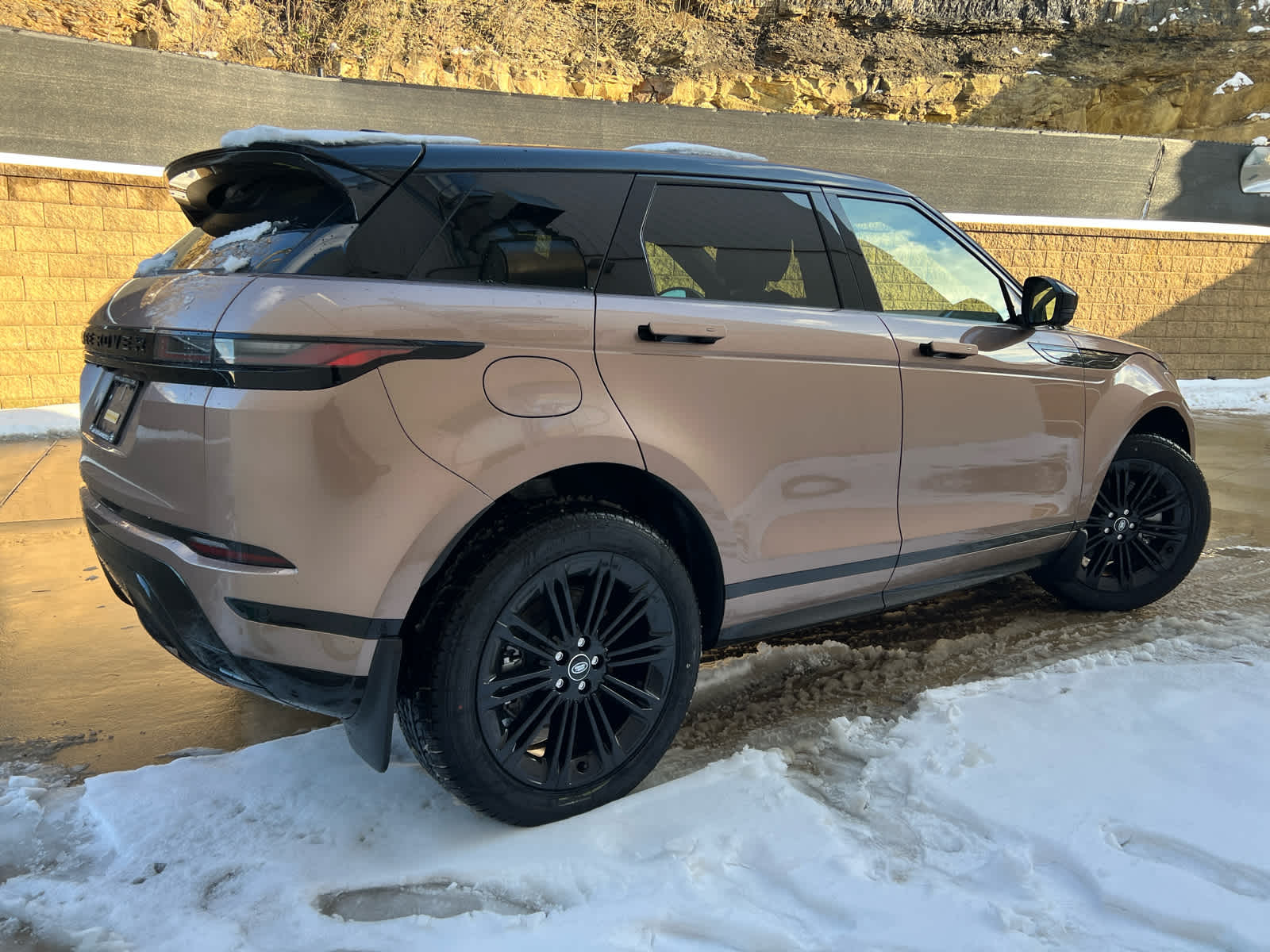 2025 Land Rover Range Rover Evoque Dynamic SE photo 3