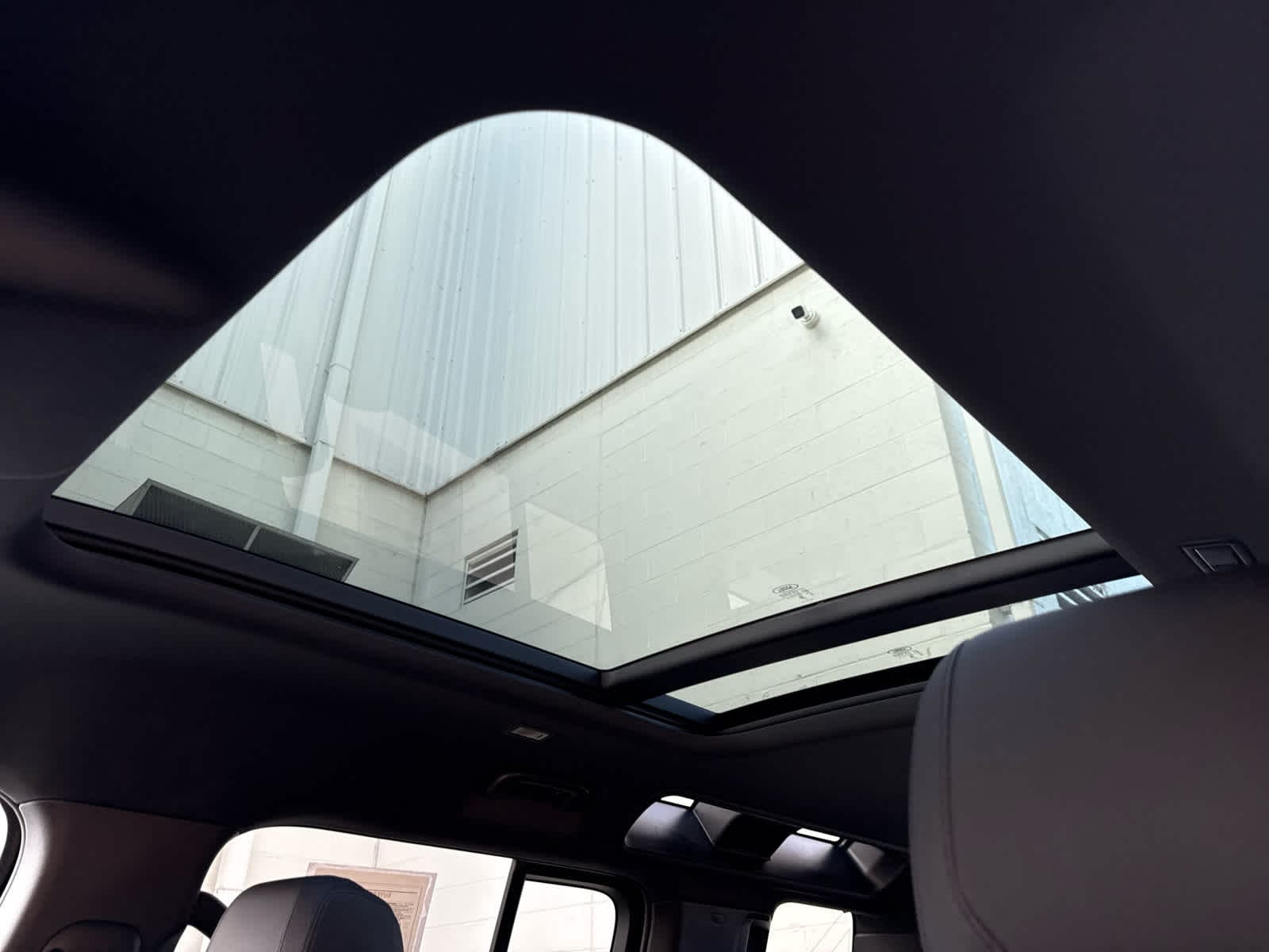 2023 Land Rover Defender X-Dynamic SE - Photo 13