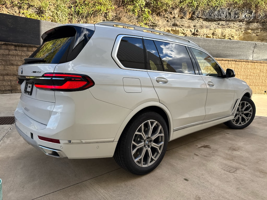 New 2026 BMW X7 xDrive40i SUV