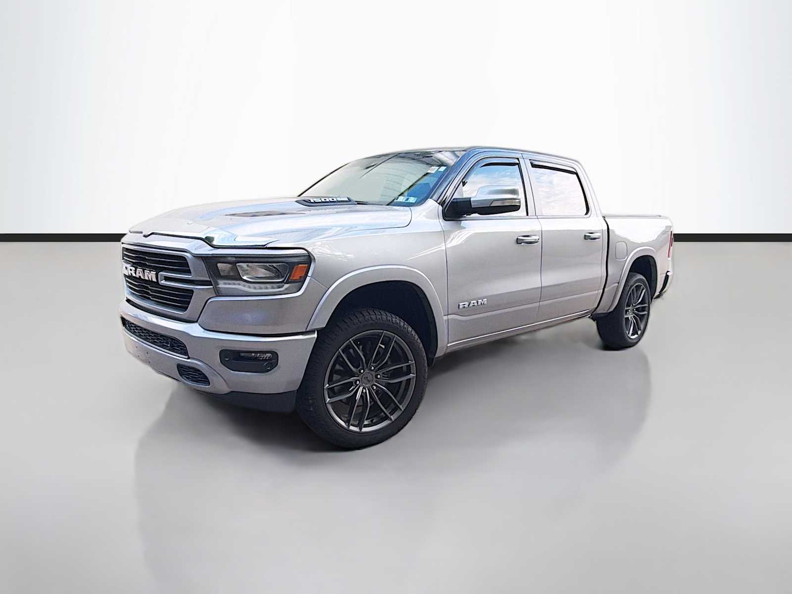 2022 RAM 1500 Laramie 4x4 Crew Cab 5'7's photo