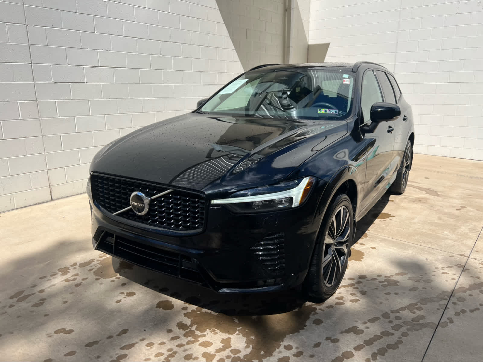 2023 Volvo XC60 B5 Plus photo 3