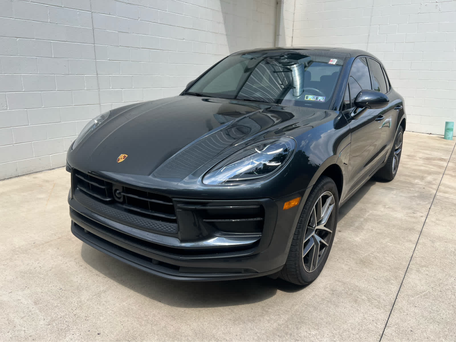 2023 Porsche Macan T photo 2