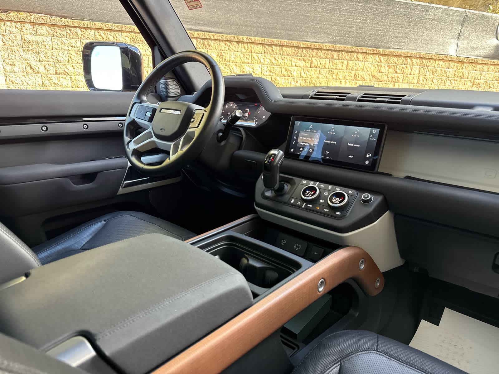 2023 Land Rover Defender X-Dynamic SE - Photo 10