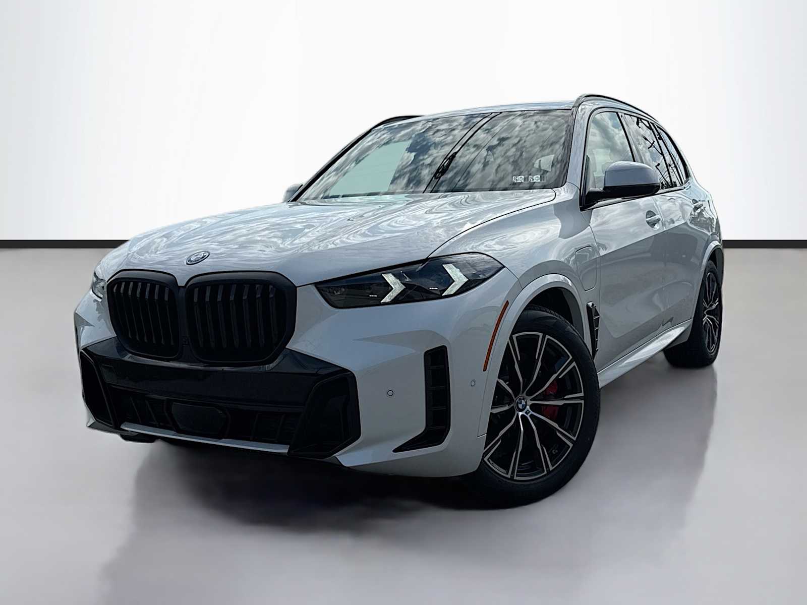 2026 BMW X5 xDrive50e's photo