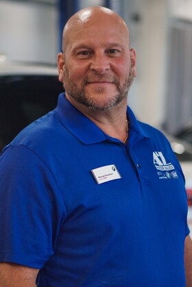 Staff member Mike Donaldson from ID_9af8da11ea32