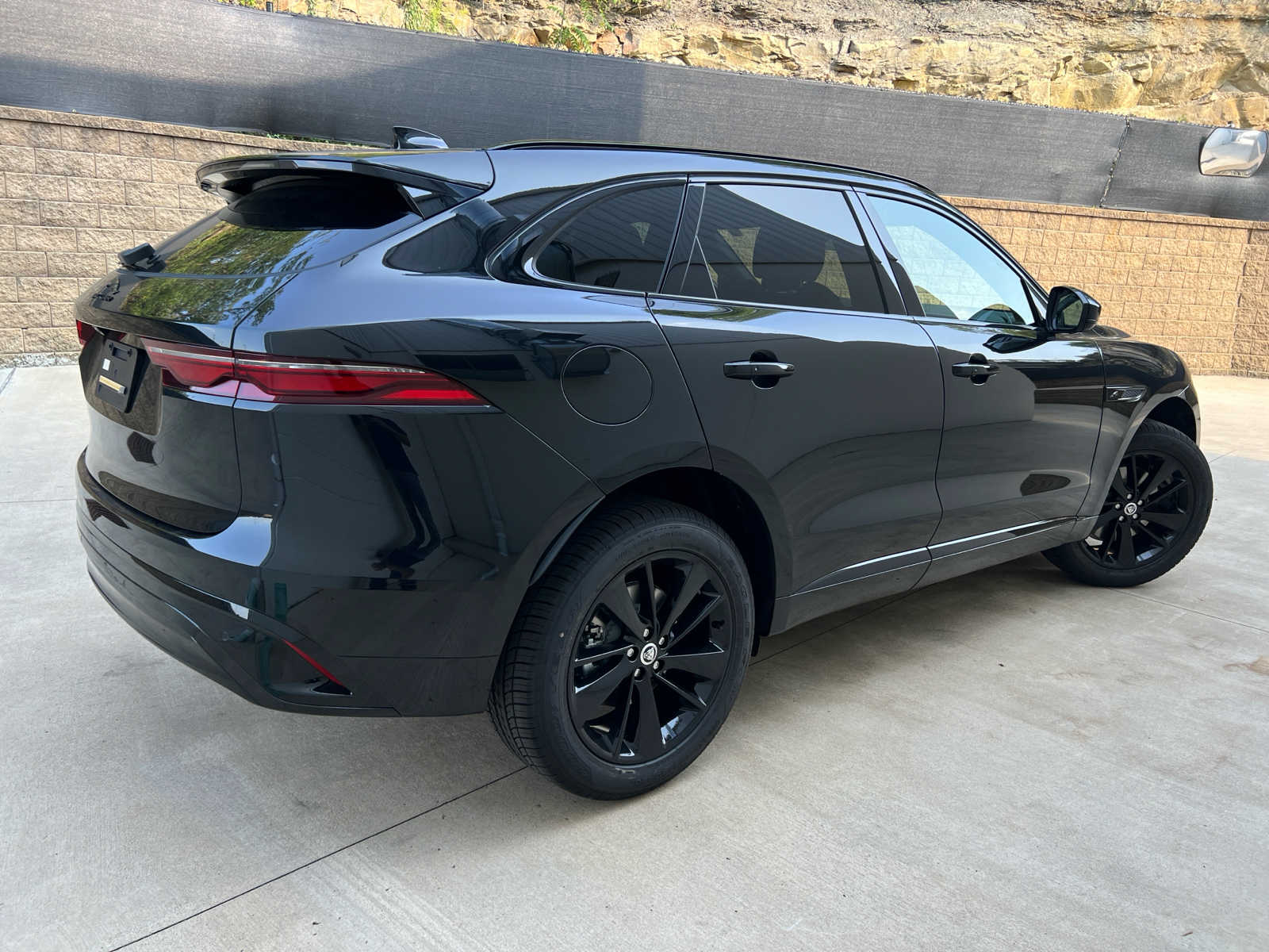 2025 Jaguar F-PACE P250 R-Dynamic S photo 3
