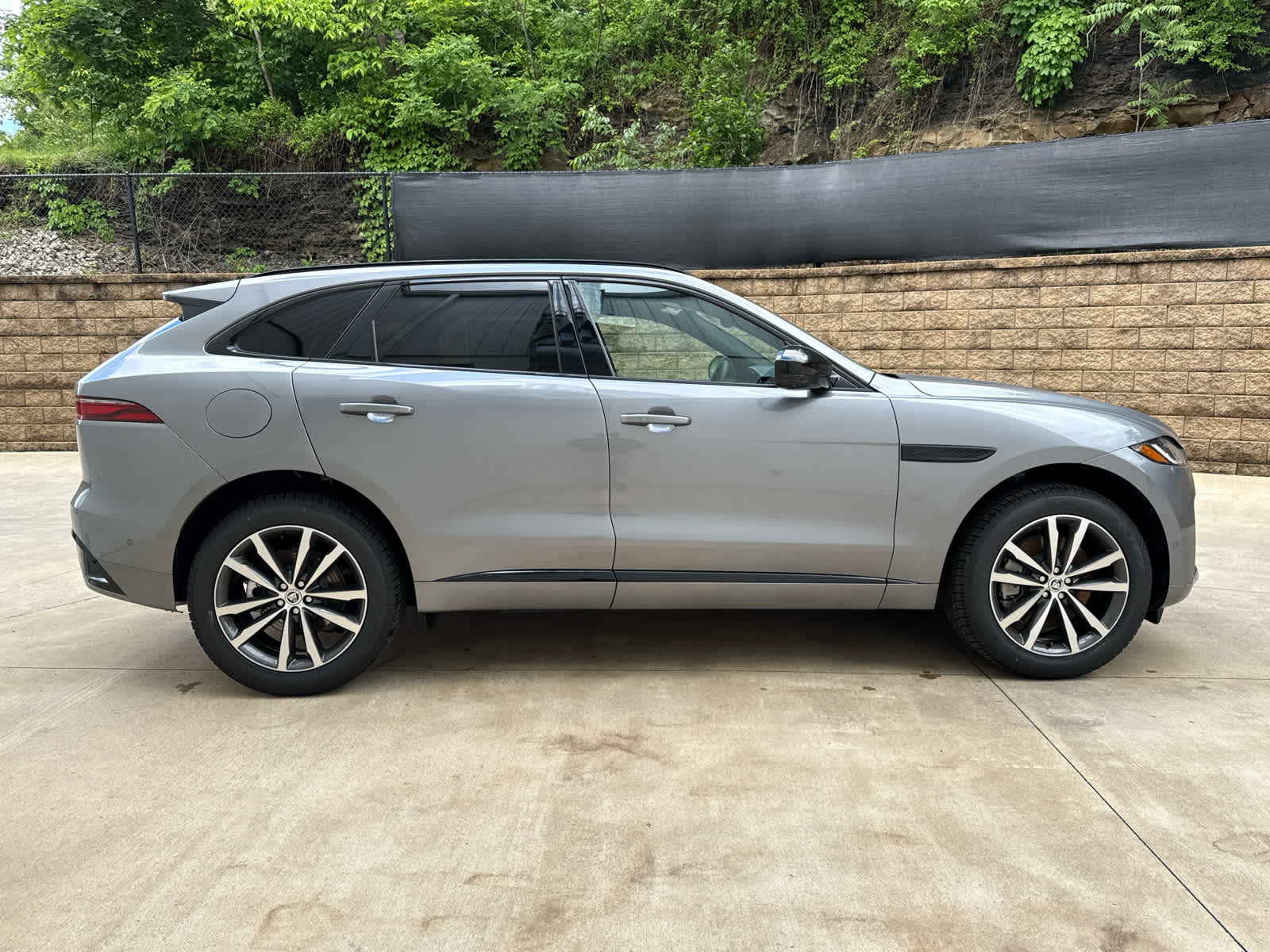 2026 Jaguar F-Pace R-Dynamic S - Photo 7