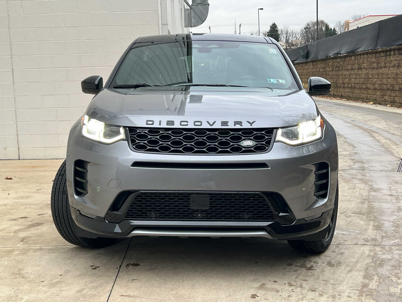 2025 Land Rover Discovery Sport Dynamic SE photo 2
