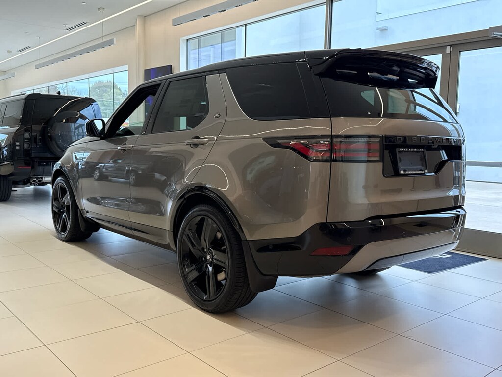 Used 2025 Land Rover Discovery P360 Dynamic SE SUV