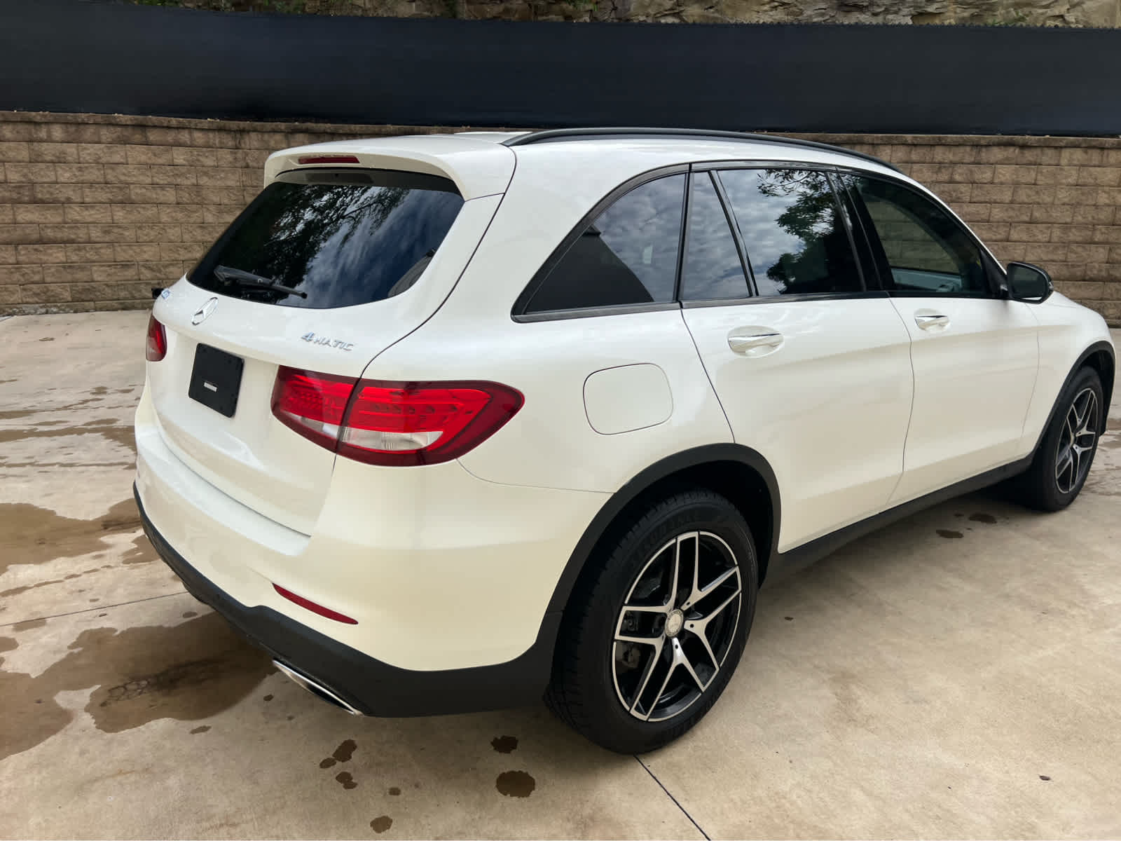 2016 Mercedes Benz GLC 300 4MATIC photo 3