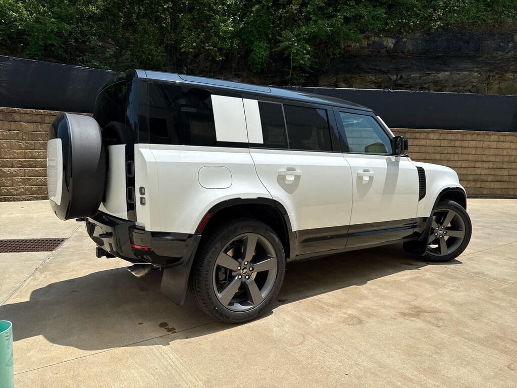 Used 2025 Land Rover Defender 110 V8 SUV