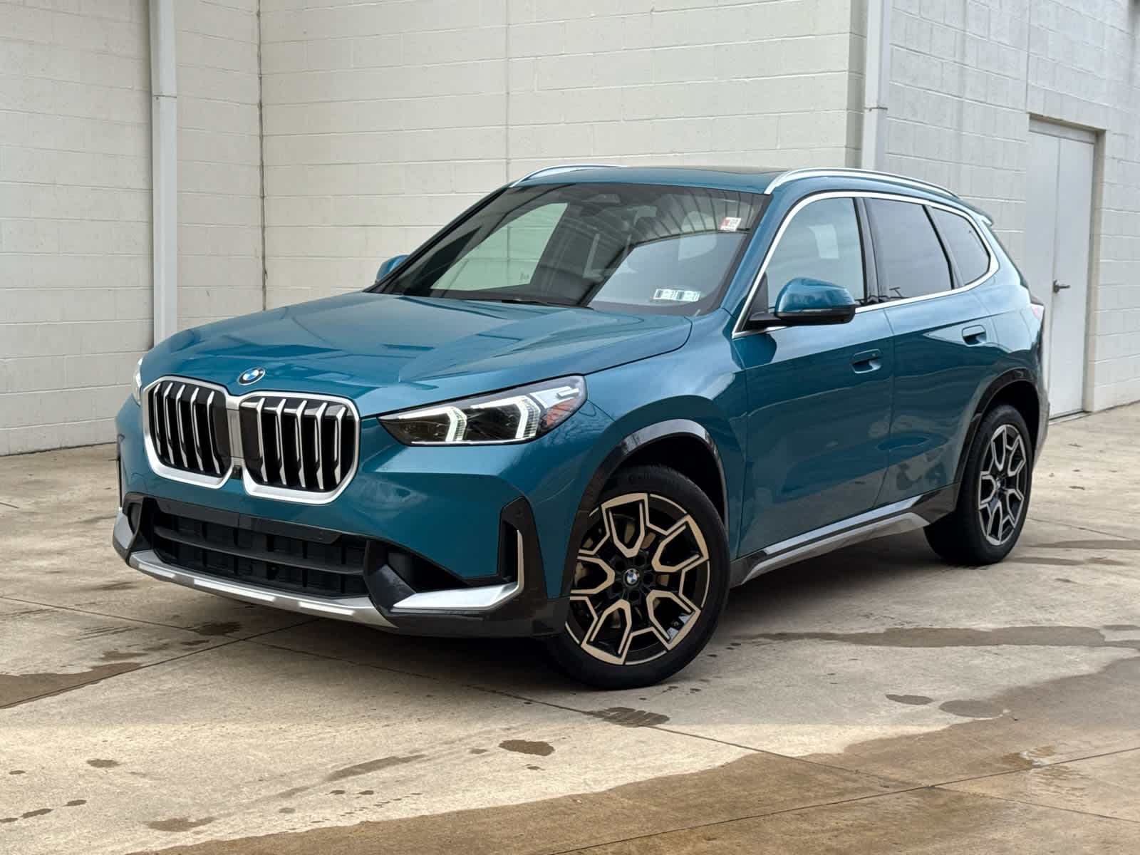2025 BMW X1 xDrive28i's photo