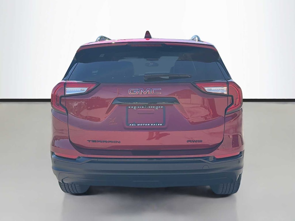 Used 2024 GMC Terrain SLT SUV