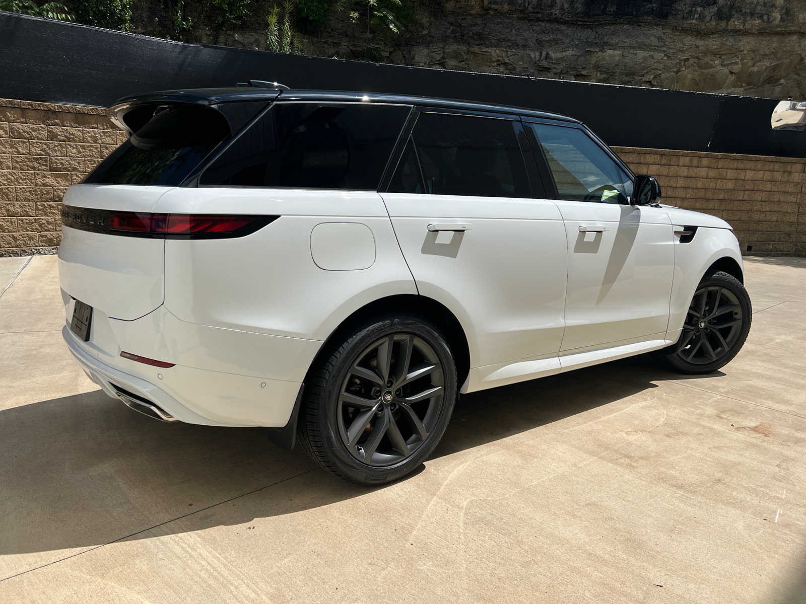 2024 Land Rover Range Rover Sport SE photo 3