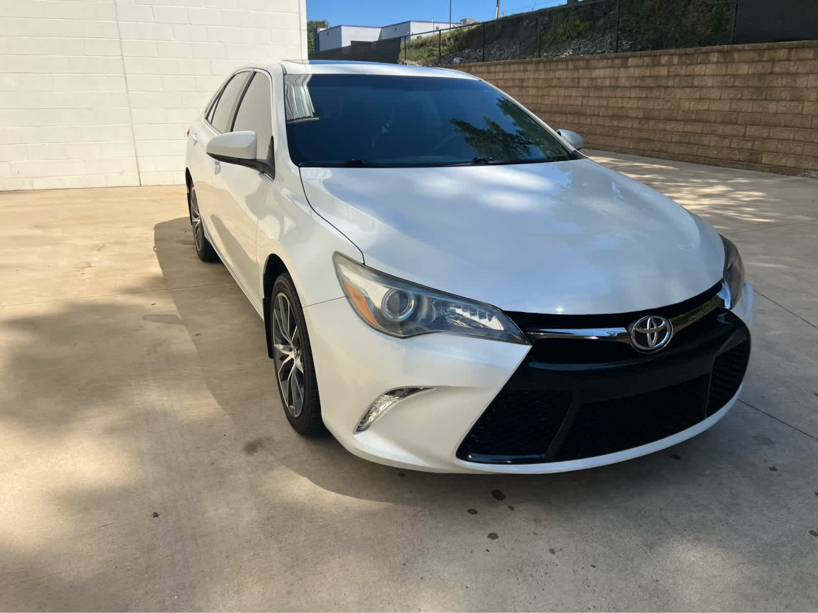 2017 Toyota Camry SE photo 3