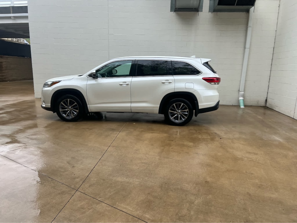 Used 2018 Toyota Highlander XLE V6 SUV