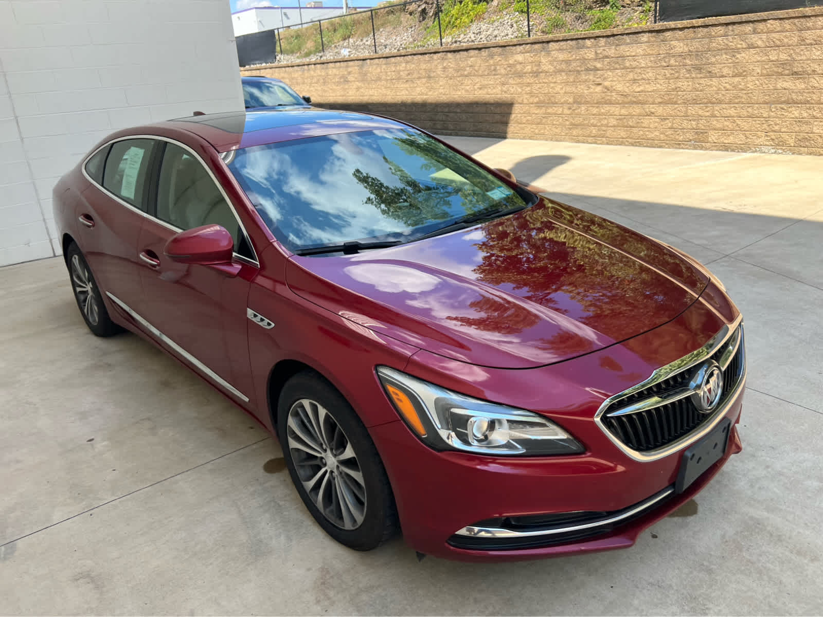 2019 Buick LaCrosse Essence photo 2
