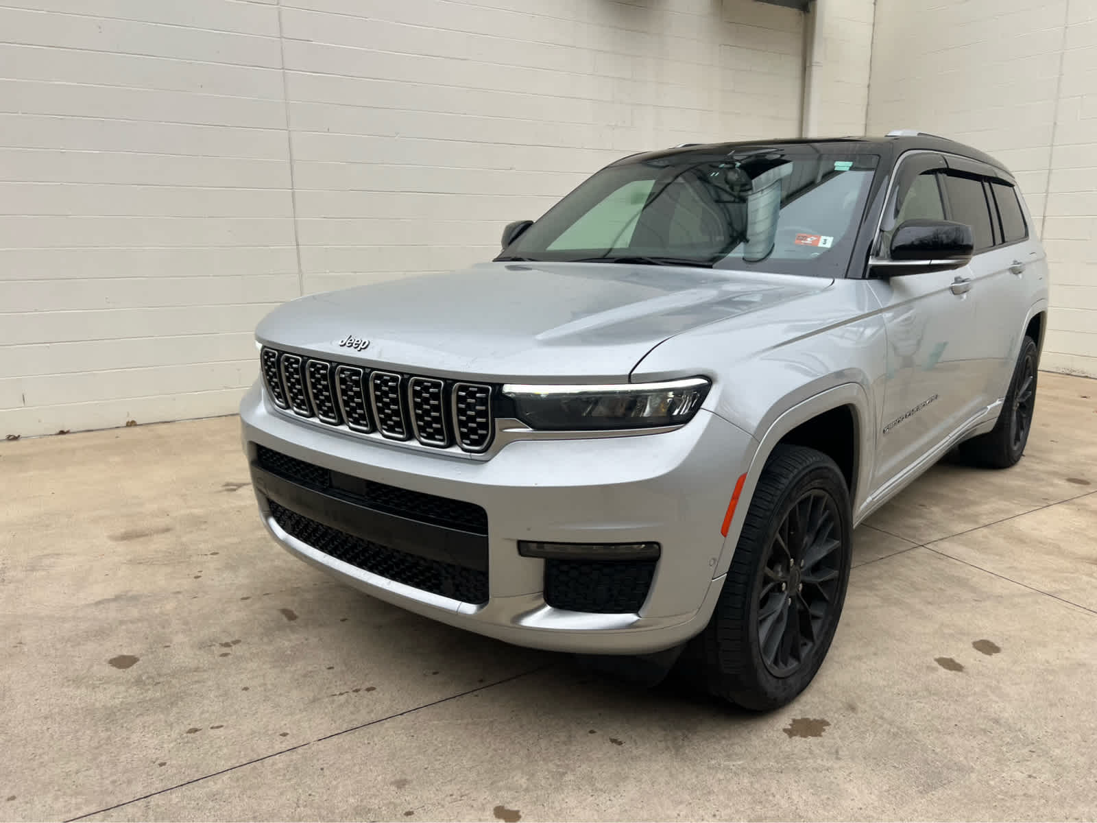 2022 Jeep Cherokee L Summit photo 3