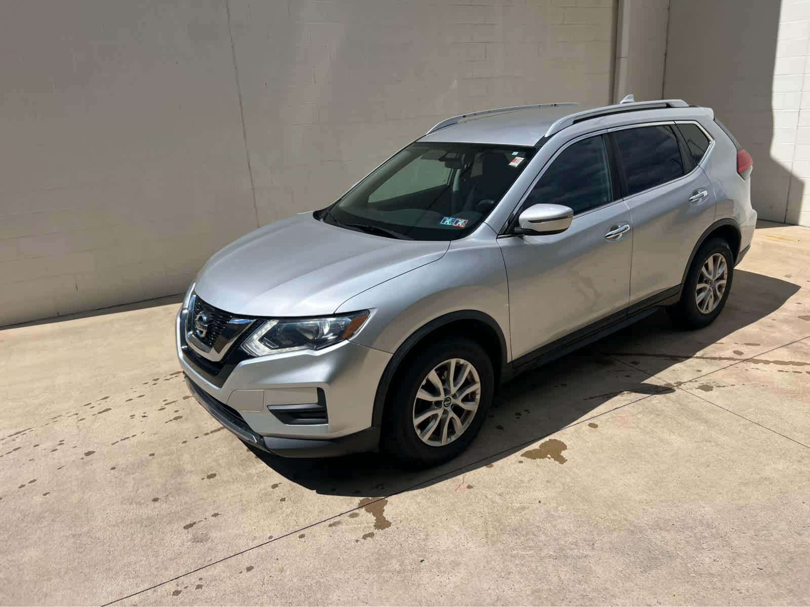 Used 2017 Nissan Rogue SV with VIN KNMAT2MV9HP508869 for sale in Monroeville, PA