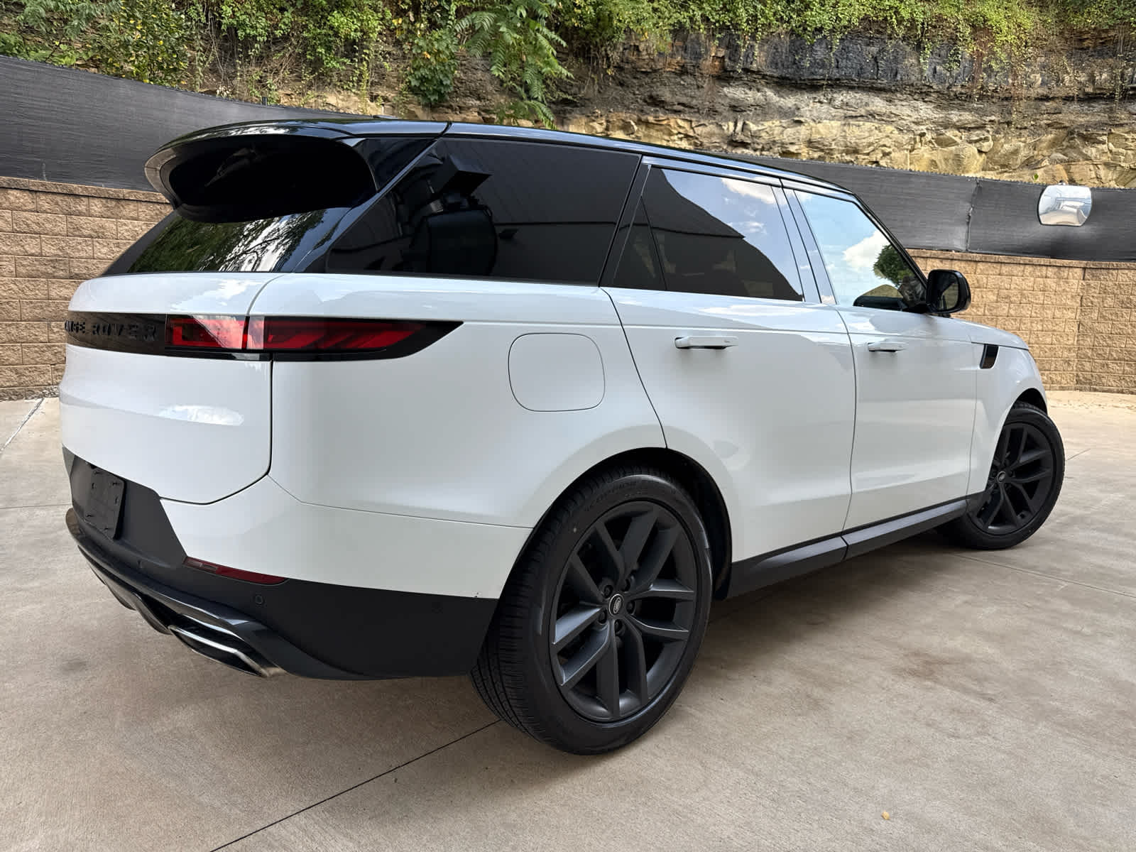 2024 Land Rover Range Rover Sport SE photo 2