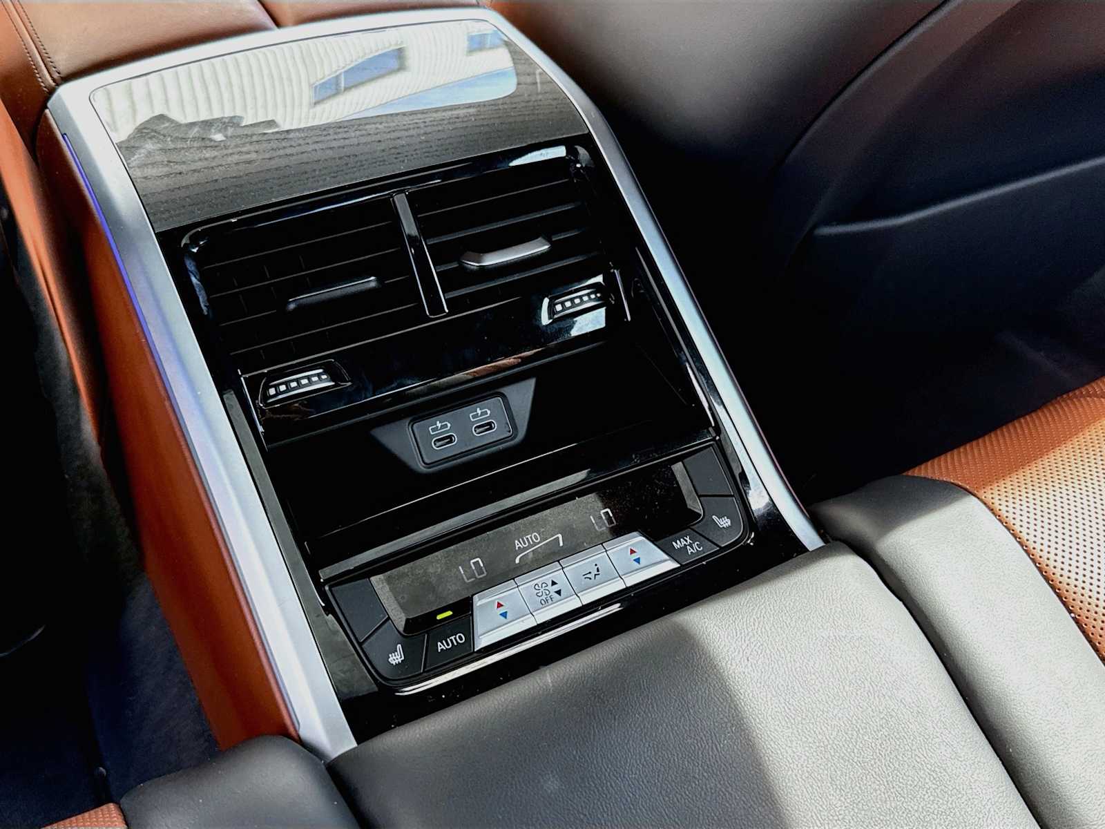 2025 BMW 8 Series 840i - Photo 19