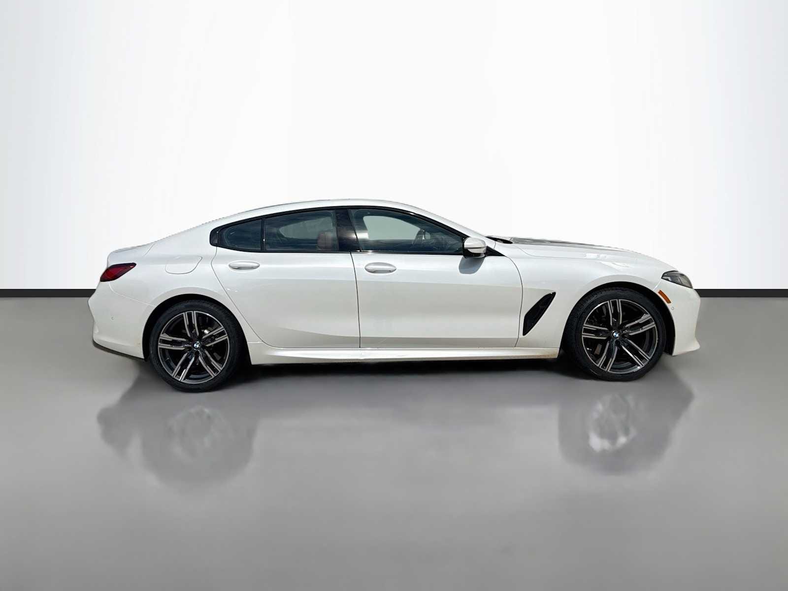 2025 BMW 8 Series 840i - Photo 7
