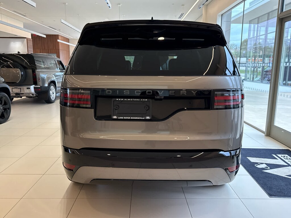 Used 2025 Land Rover Discovery P360 Dynamic SE SUV