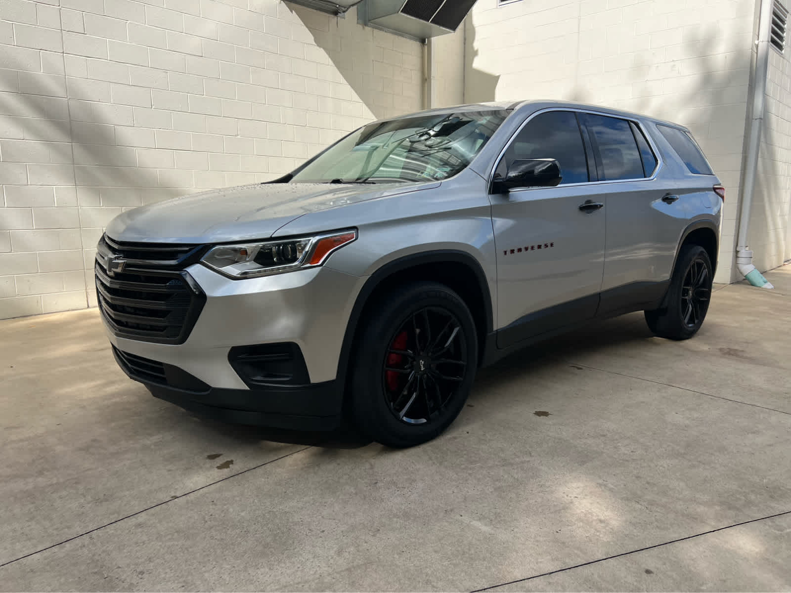 2019 Chevrolet Traverse 1LS photo 2