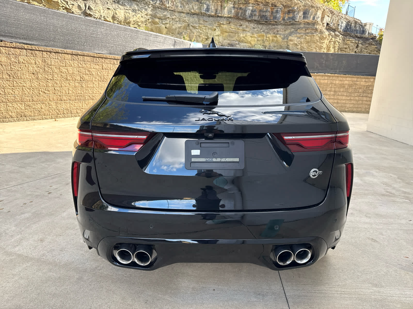 2025 Jaguar F-PACE SVR photo 4