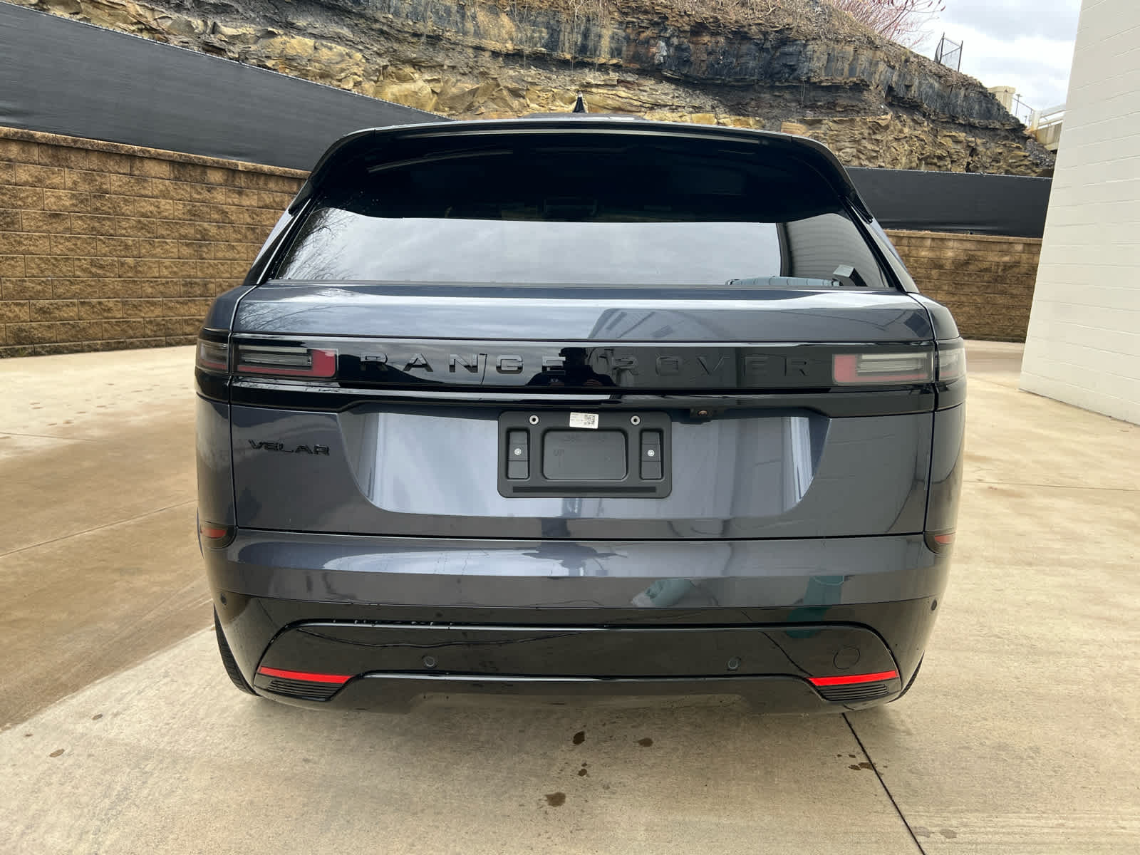 2025 Land Rover Range Rover Velar P250 Dynamic SE photo 4