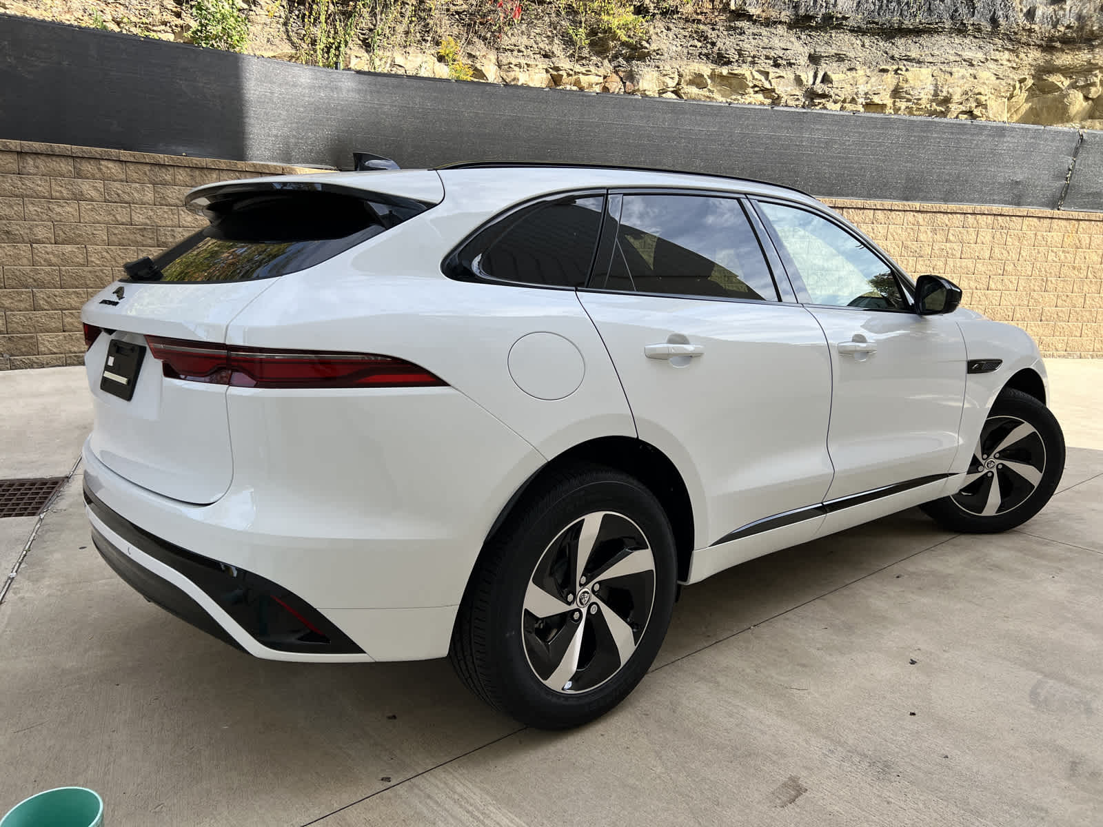 2024 Jaguar F-PACE P250 R-Dynamic S photo 3