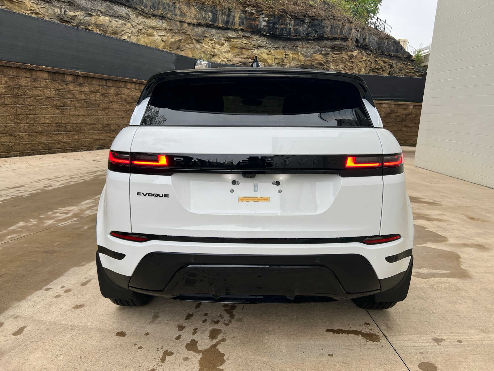 2025 Land Rover Range Rover Evoque S photo 2