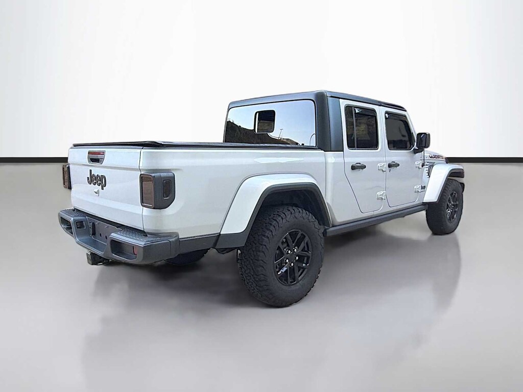Used 2022 Jeep Gladiator Sport Truck Crew Cab