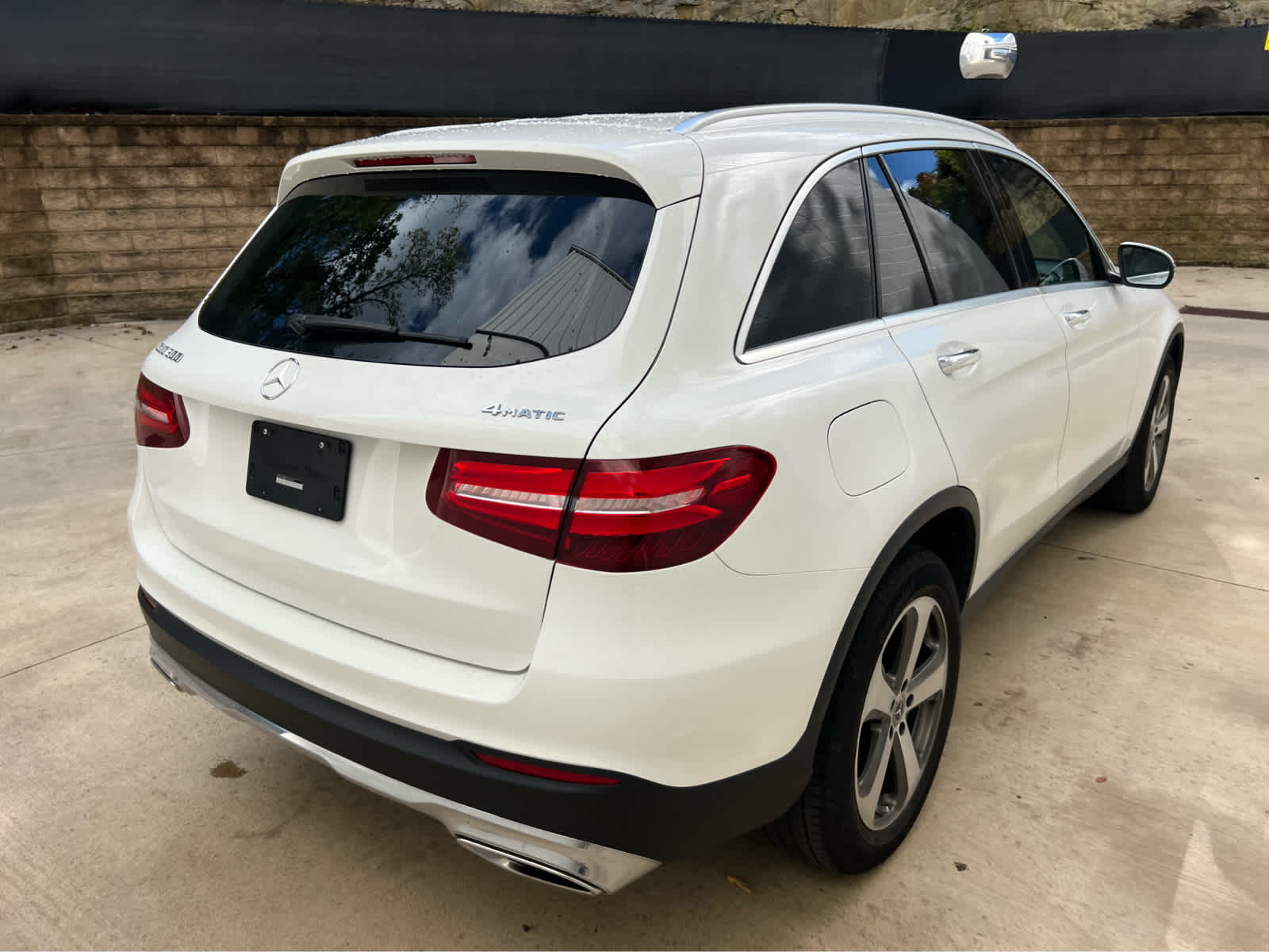 2019 Mercedes Benz GLC 300 4MATIC photo 2