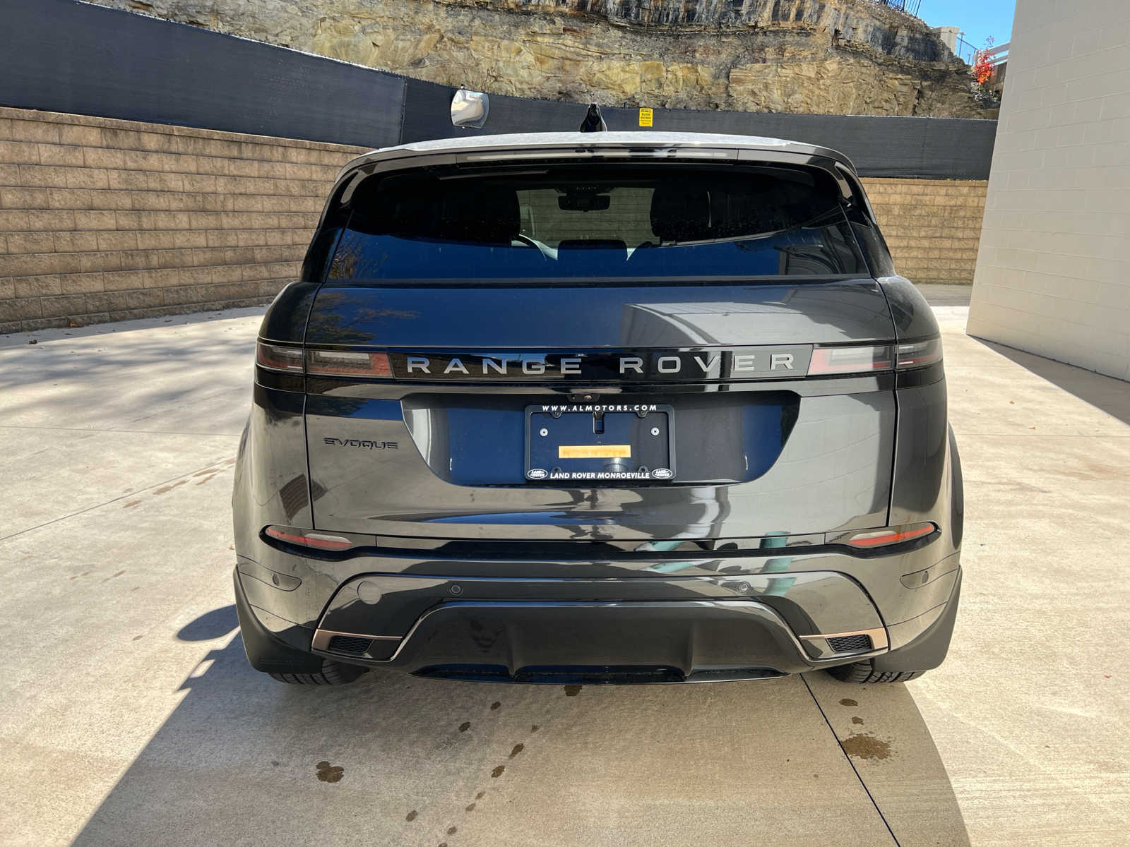 2025 Land Rover Range Rover Evoque Dynamic SE photo 3