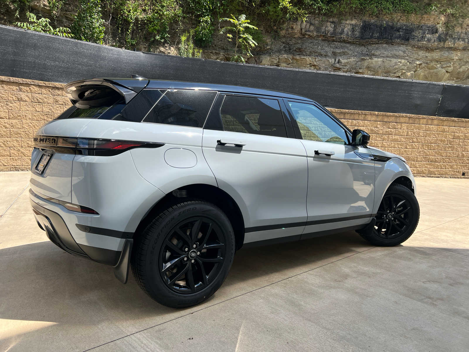 2025 Land Rover Range Rover Evoque S photo 3