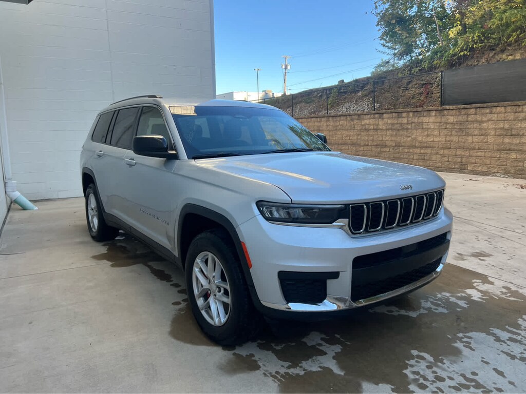 Used 2023 Jeep Grand Cherokee L Laredo SUV