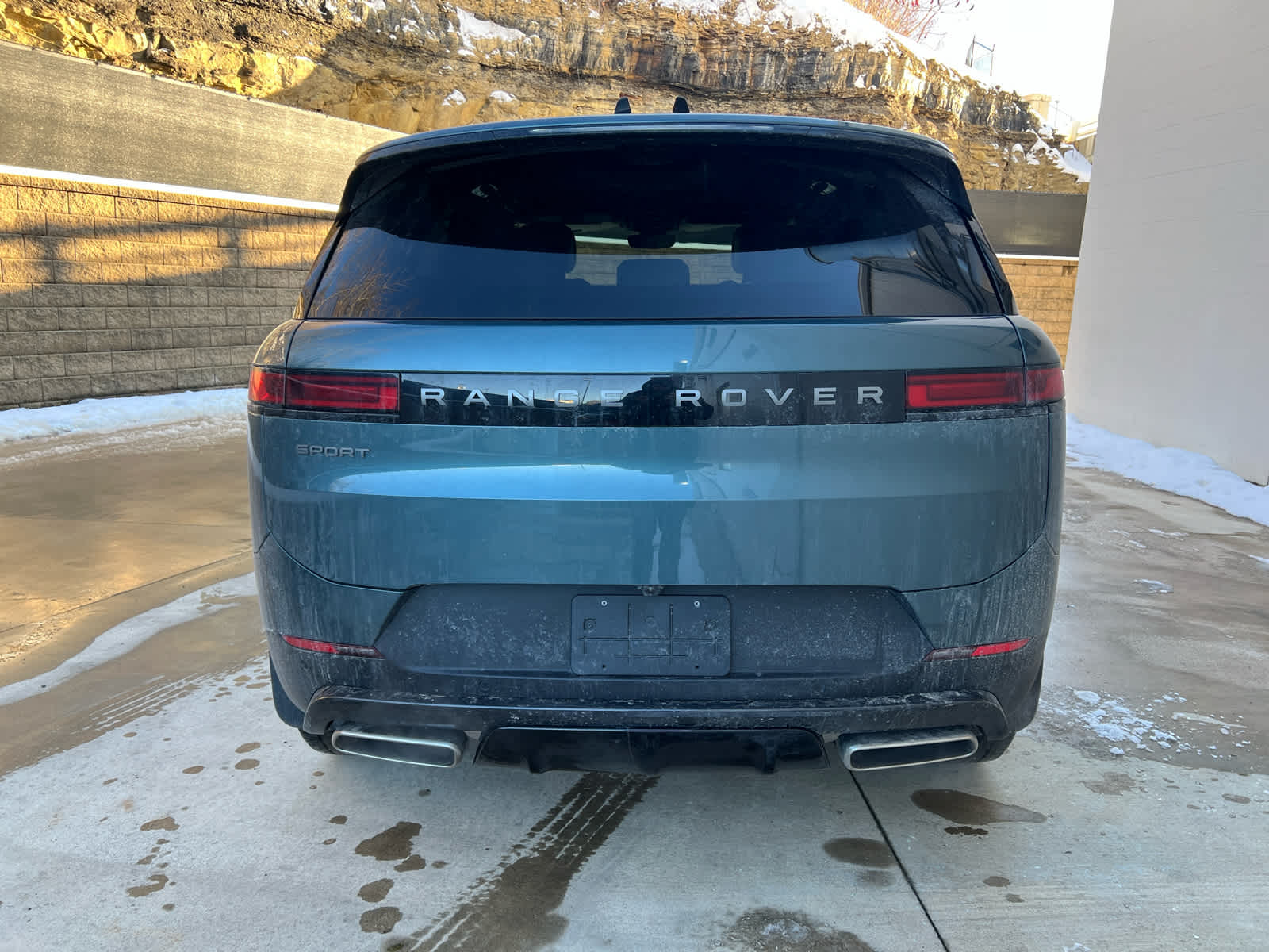 2025 Land Rover Range Rover Sport P360 SE photo 2