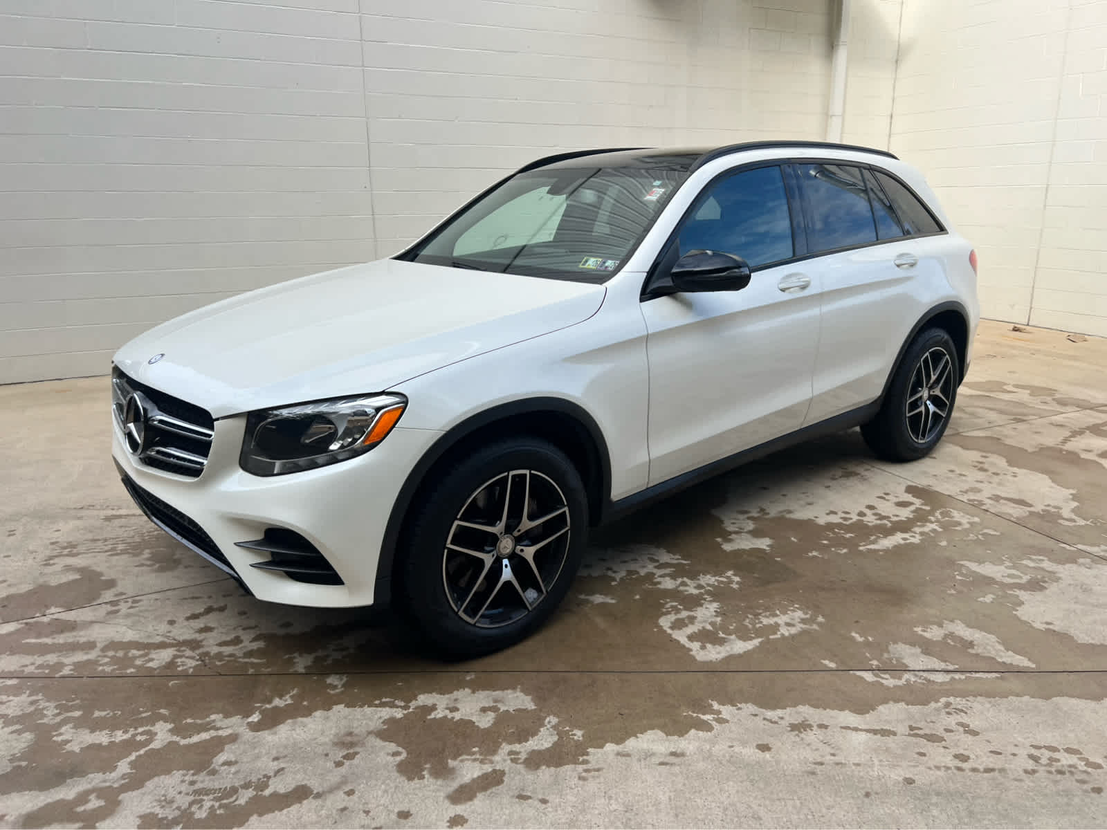 2016 Mercedes Benz GLC 300 4MATIC photo 2