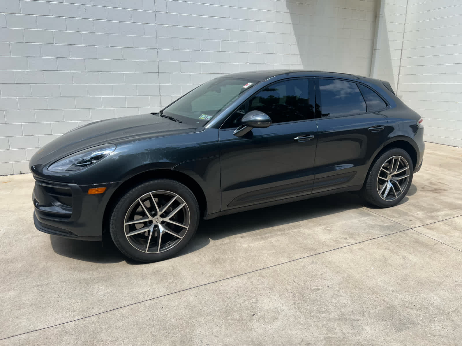 2023 Porsche Macan T photo 3