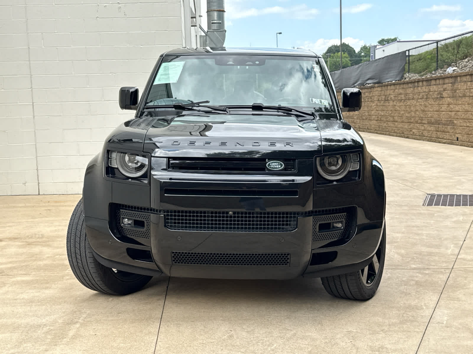 2024 Land Rover Defender 130 X-Dynamic SE photo 2