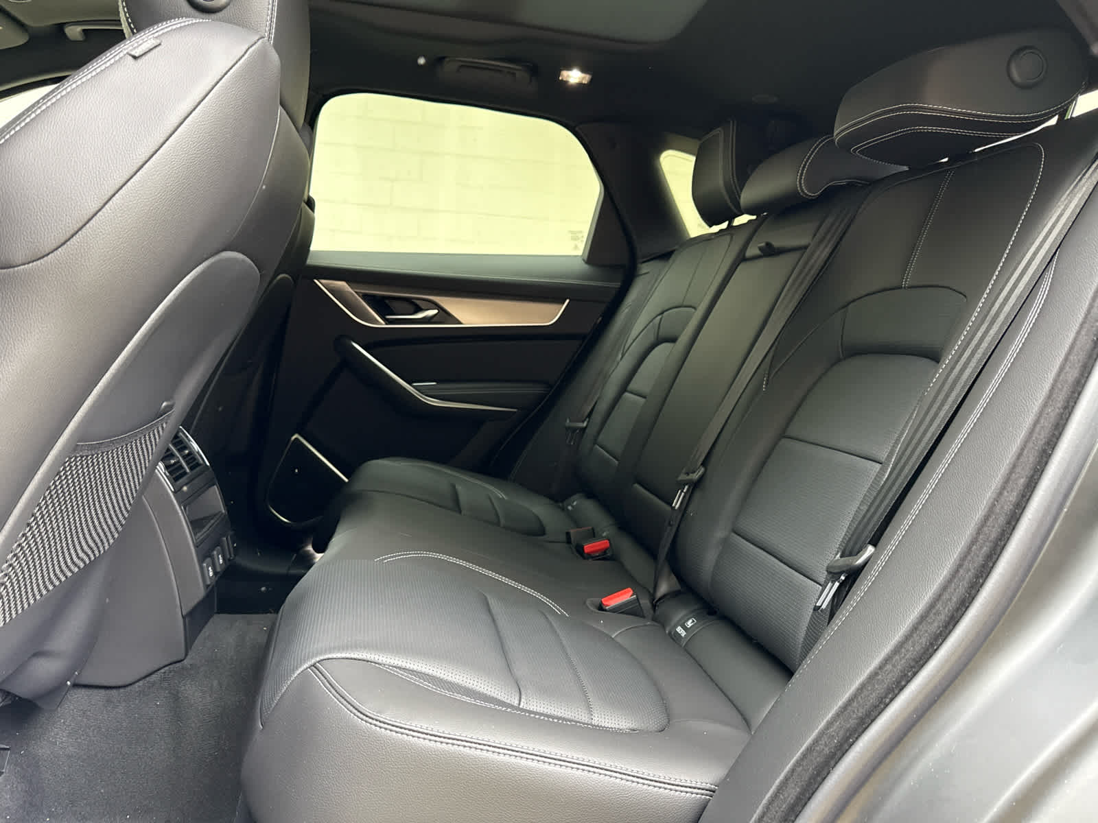 2026 Jaguar F-Pace R-Dynamic S - Photo 16