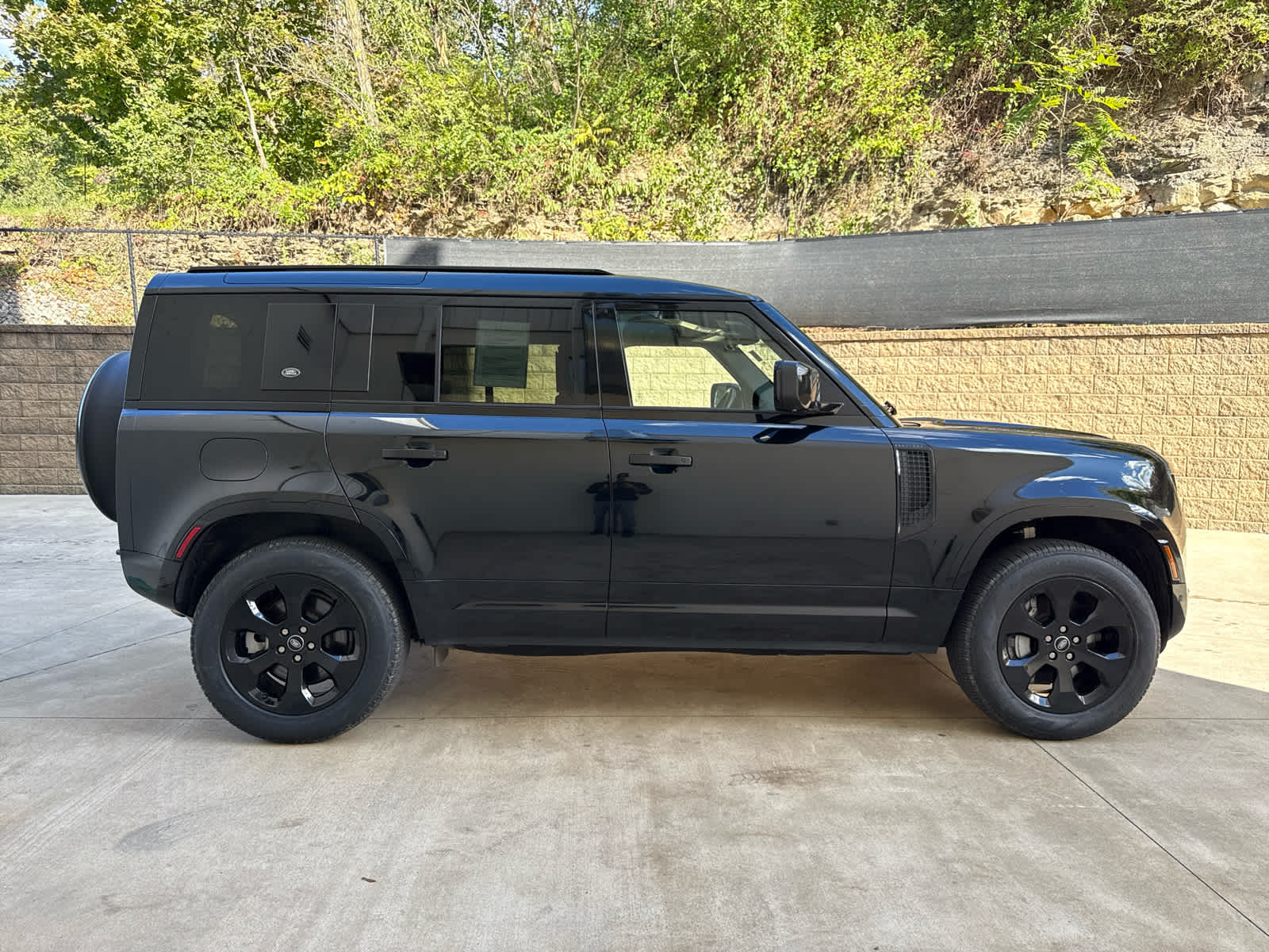 2023 Land Rover Defender X-Dynamic SE - Photo 7