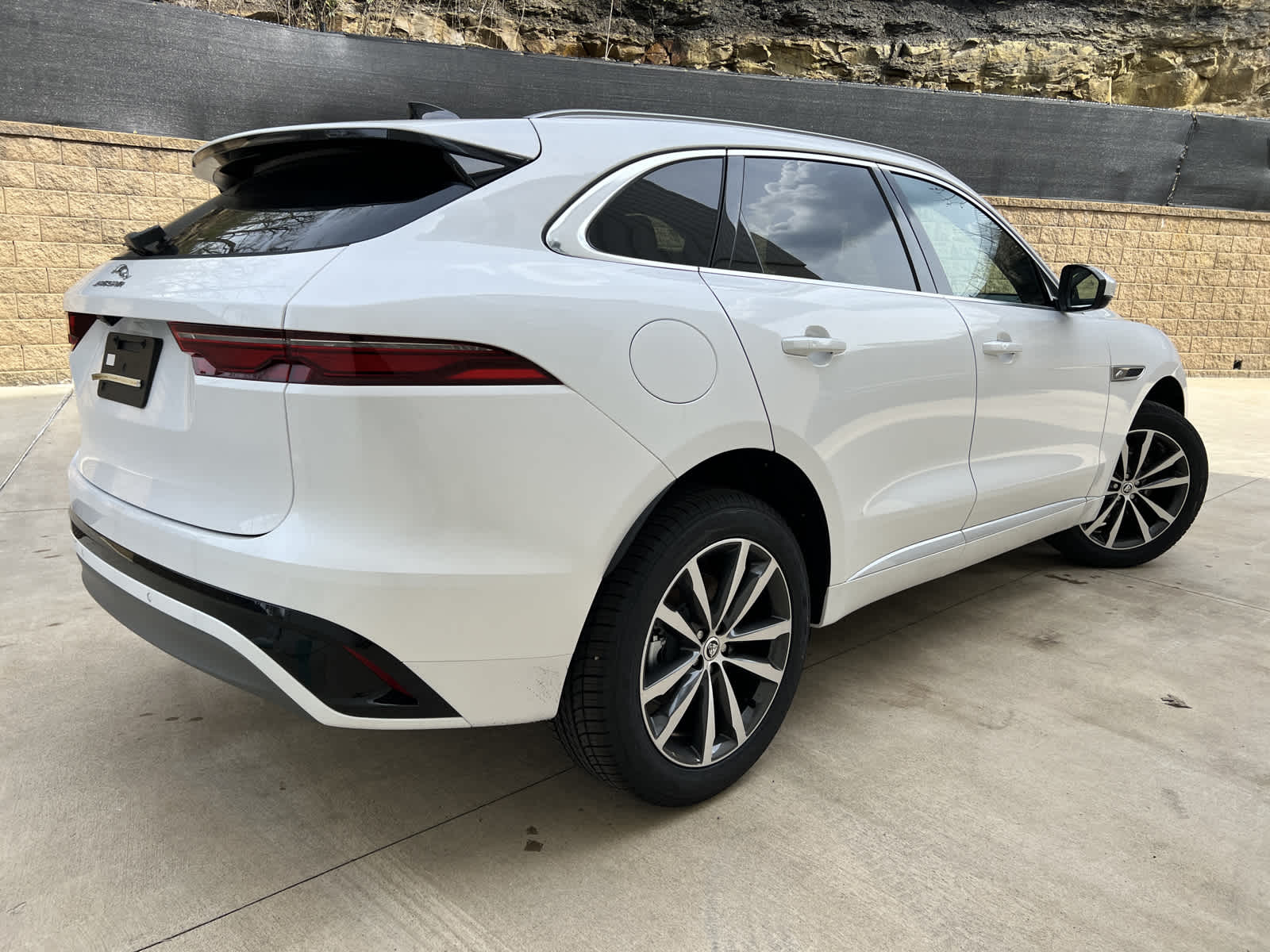 2025 Jaguar F-PACE P250 R-Dynamic S photo 3
