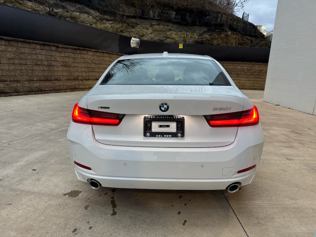 New 2026 BMW 330i xDrive Sedan