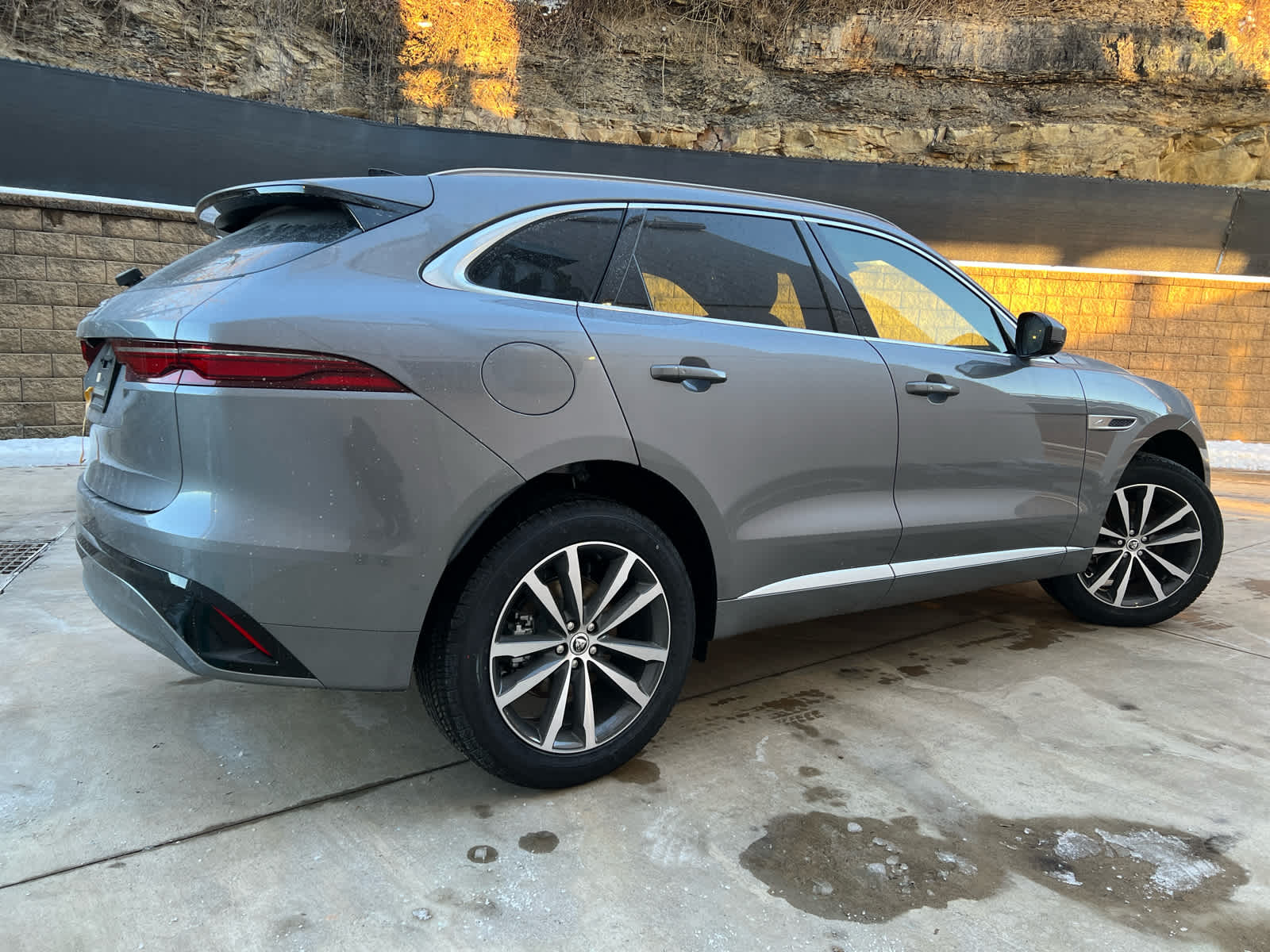 2025 Jaguar F-PACE P250 R-Dynamic S photo 3
