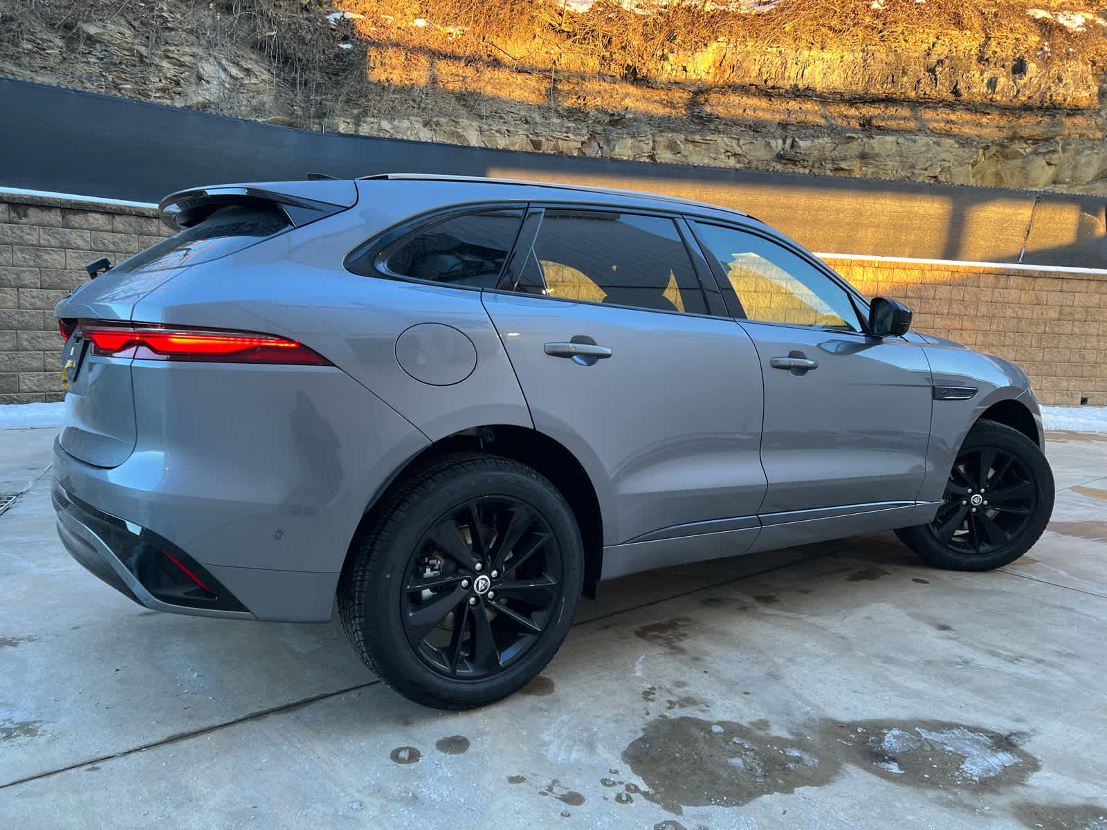 2025 Jaguar F-PACE R-Dynamic S P250 photo 3